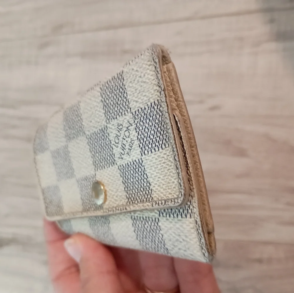 Authentic Louis Vuitton Cream White Damier 6 Key Case Holder